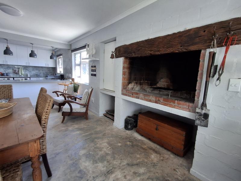 To Let 4 Bedroom Property for Rent in Britannia Bay Western Cape